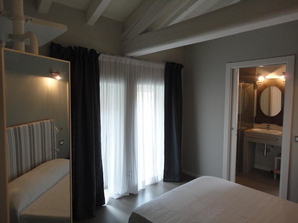Corte Merighi Charming Rooms Verona Bilik gambar